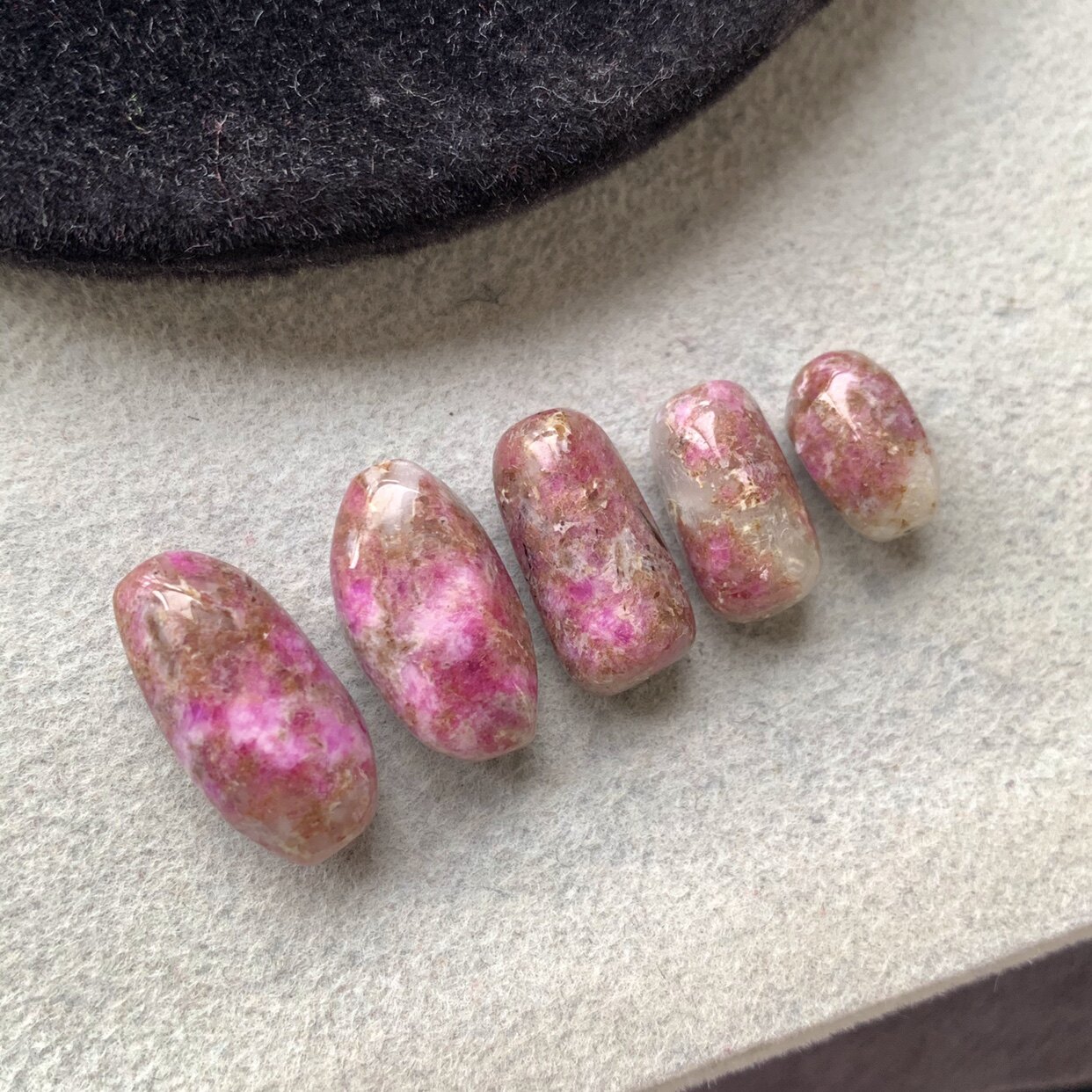 醒走 天然舒俱来老料桃红樱花随形珠苏纪石随型桶珠