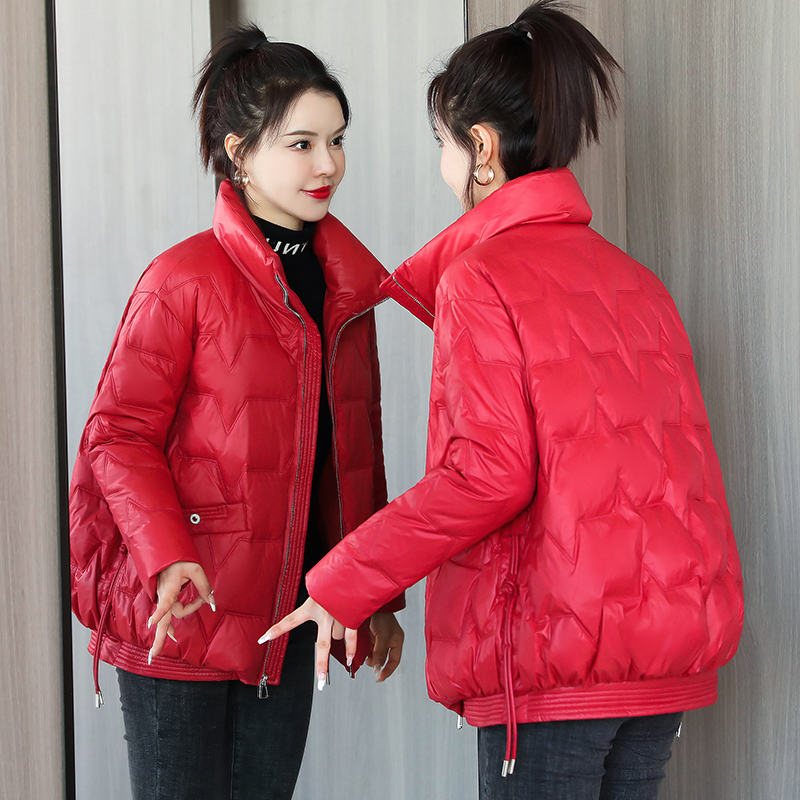 2021冬季新款轻薄红色羽绒服女士简约小个子短款保暖白鸭绒面包服