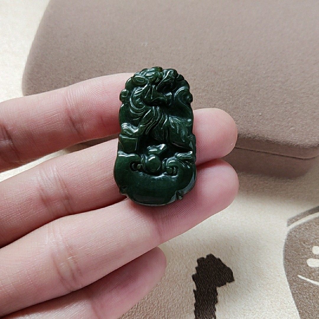 老坑冰糯种生肖虎吊坠挂件玉器