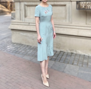 高级订制天青色轻中式真丝重绉绣花小礼服短袖连衣裙妈妈礼服