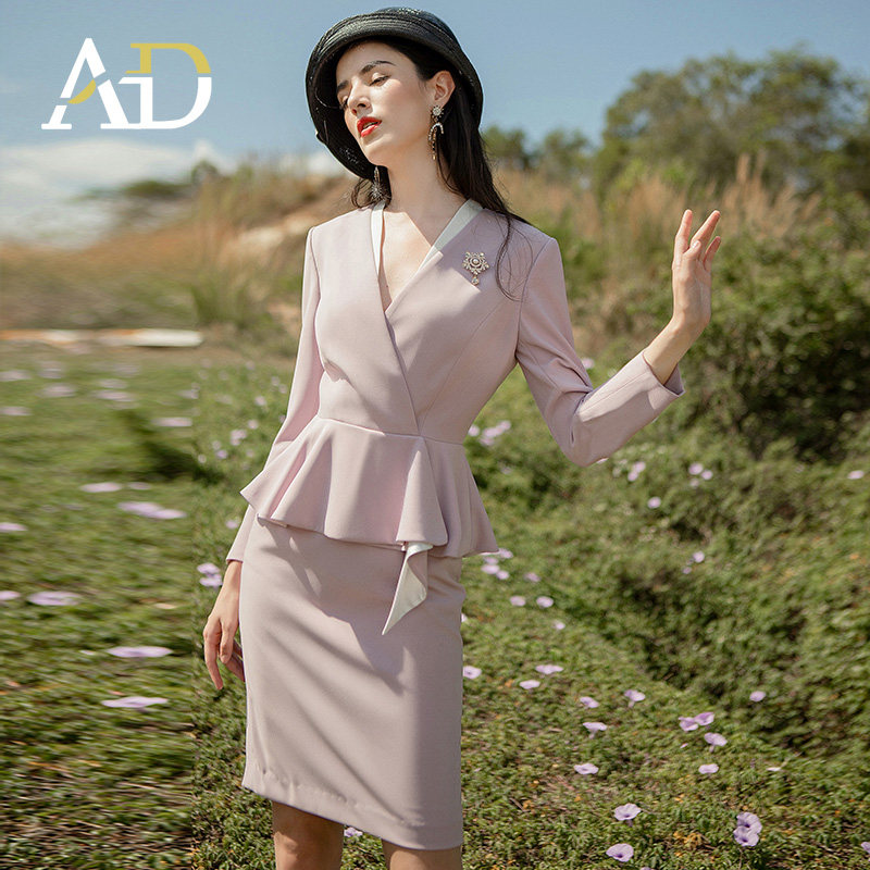 ad洋气紫色播音艺考职业装