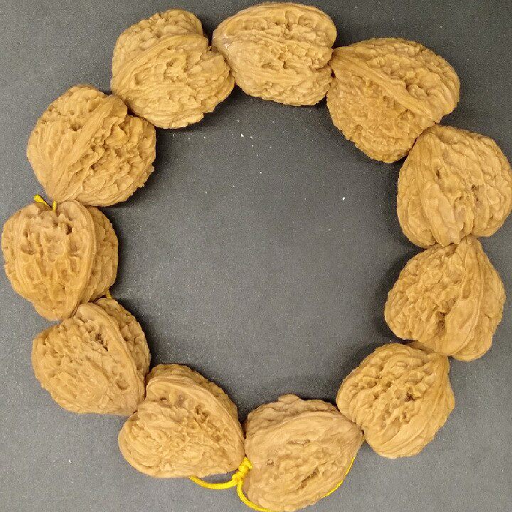 文玩核桃野生南疆石白狮子头手串麻核桃把玩核桃手持精品王勇超大