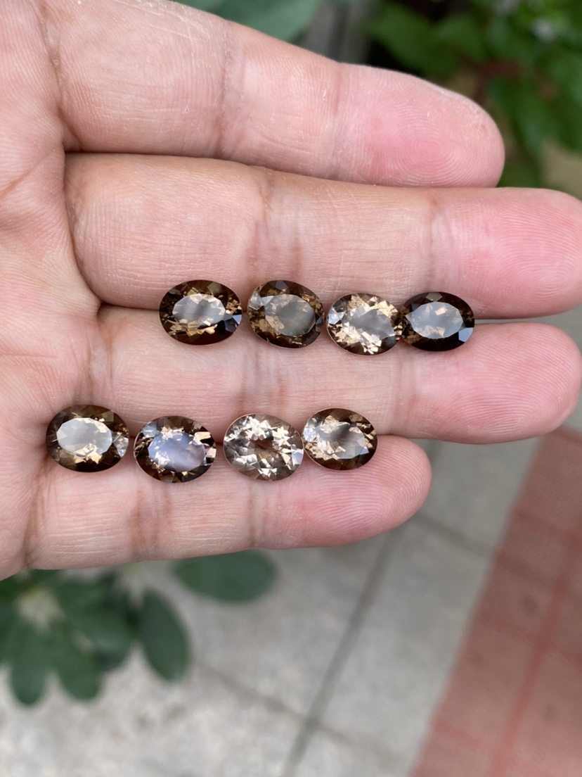 9元包邮椭圆形 烟晶是水晶家族中的品种之一其颜色也是较为特殊