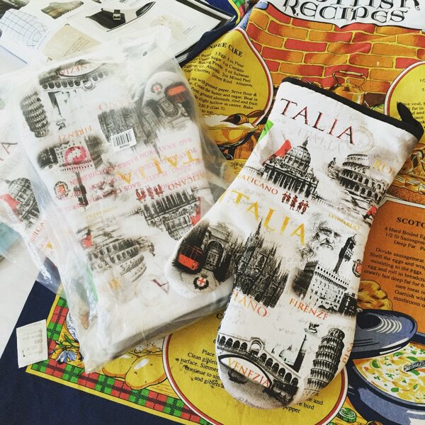 Miss Zo Italy City Iconic Architecture Microwave Oven glove Single Pricein the Kitchen/Cooking utensils , Kitchen Gadgets/Kitchen storage , Kitchen appliances supporting supplies , Microwave oven gloves  category - from Buy2taobao.com to provide professional Taobao agent buy service