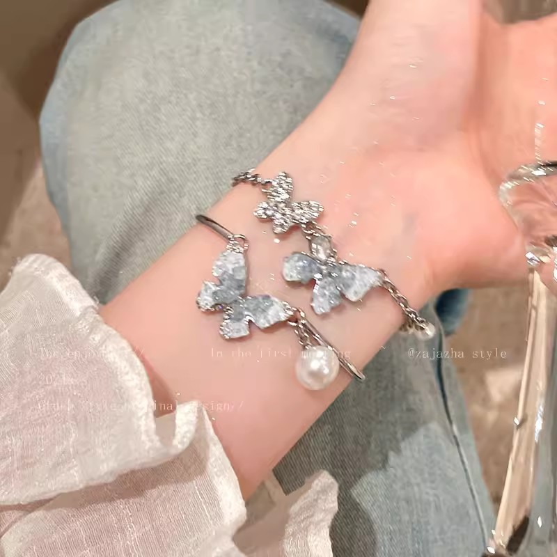 渐变蓝色碎石蝴蝶手镯女