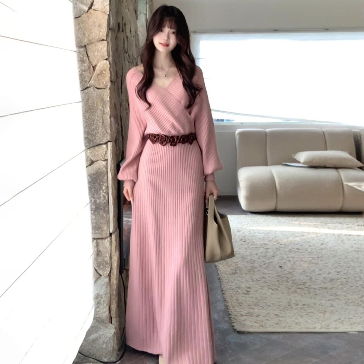 法式高级感粉色v领针织连衣裙女秋冬2025新款配大衣气质收腰长裙,女装/女士精品,连衣裙,淘宝优惠券,粉丝福利购,淘宝优惠卷