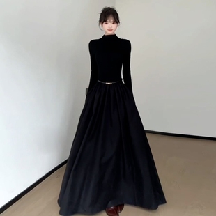 2025新款赫本风黑色针织长袖连衣裙子女秋冬季半高领内搭收腰长裙