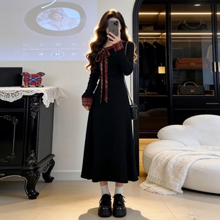 法式黑色针织连衣裙子女秋冬季2026新款巨好看高级感内搭收腰长裙