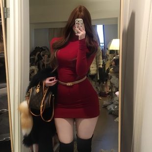 红色针织连衣裙子女秋冬季2025新款新年战袍包臀裙圣诞穿搭高级感