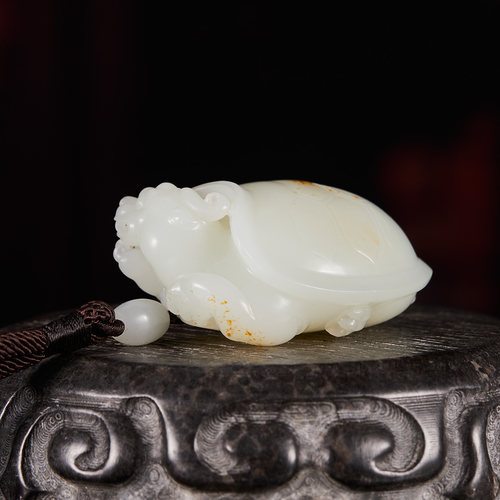 苏作玉雕大师和田白玉瑞龟吊坠