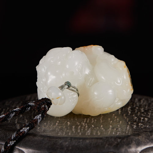 苏作玉雕大师和田白玉囍狮吊坠