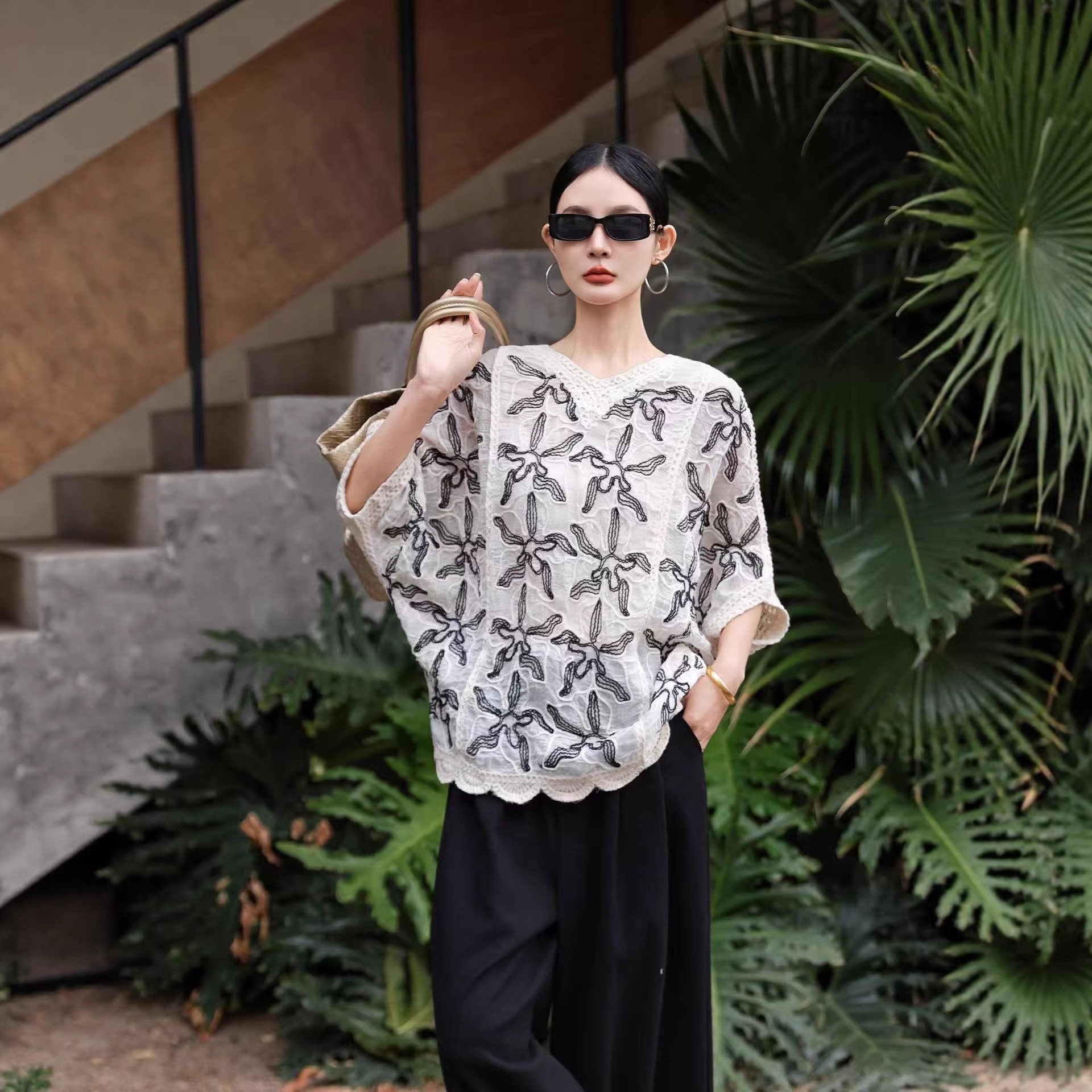 钩花镂空蝙蝠袖针织衫女春夏度假风显瘦套头罩衫百搭中袖宽松上衣