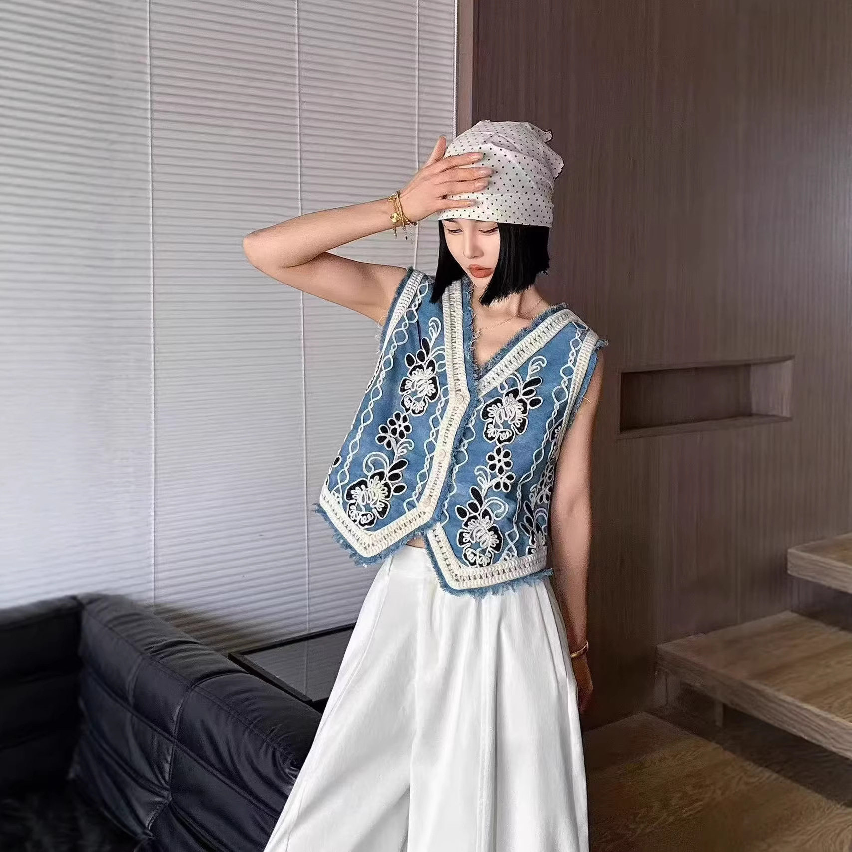 重工钩花刺绣牛仔背心马甲女春夏度假风坎肩短款叠穿无袖开衫上衣