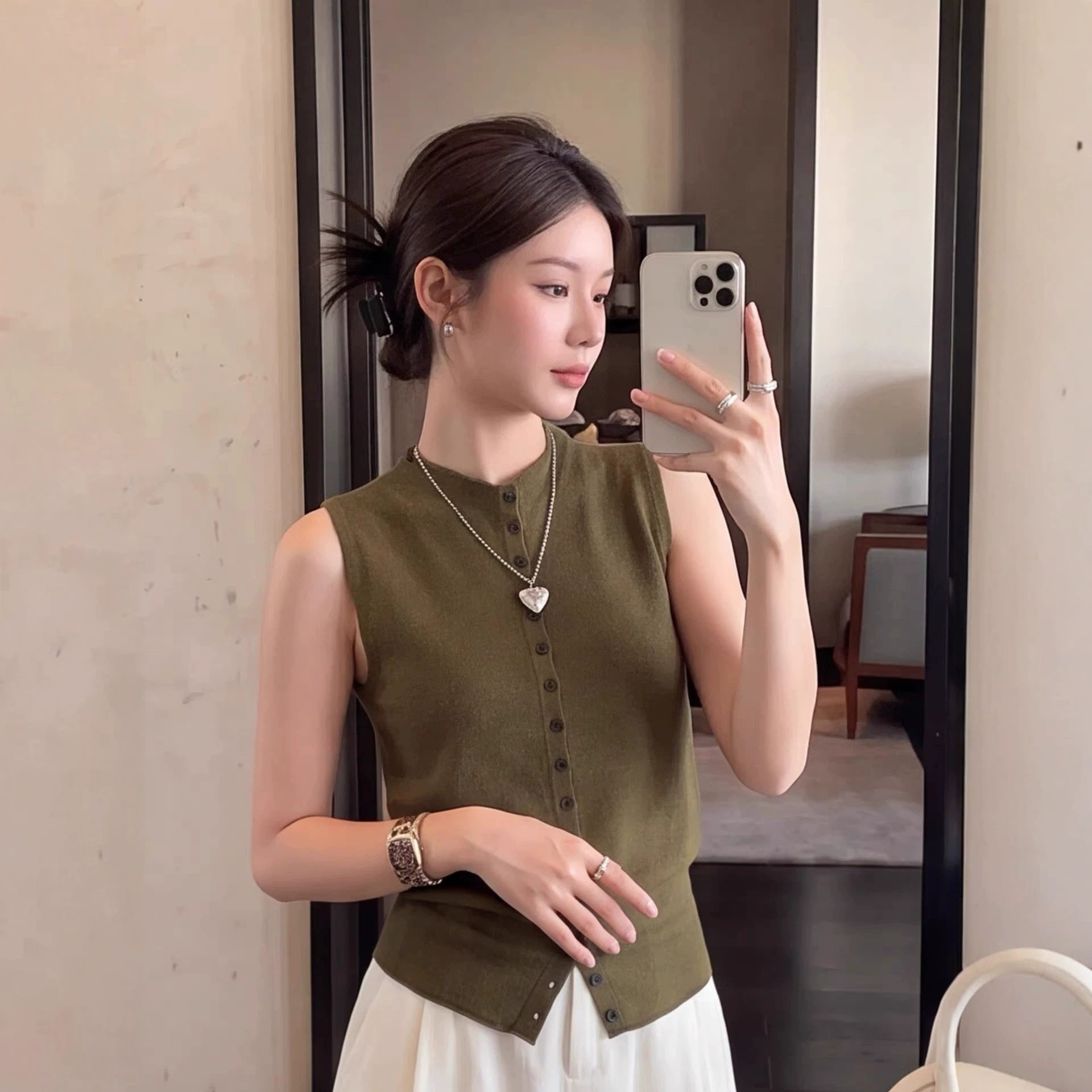 针织无袖马甲背心女秋季外穿纽扣坎肩修身显瘦薄上衣夏季时尚小衫