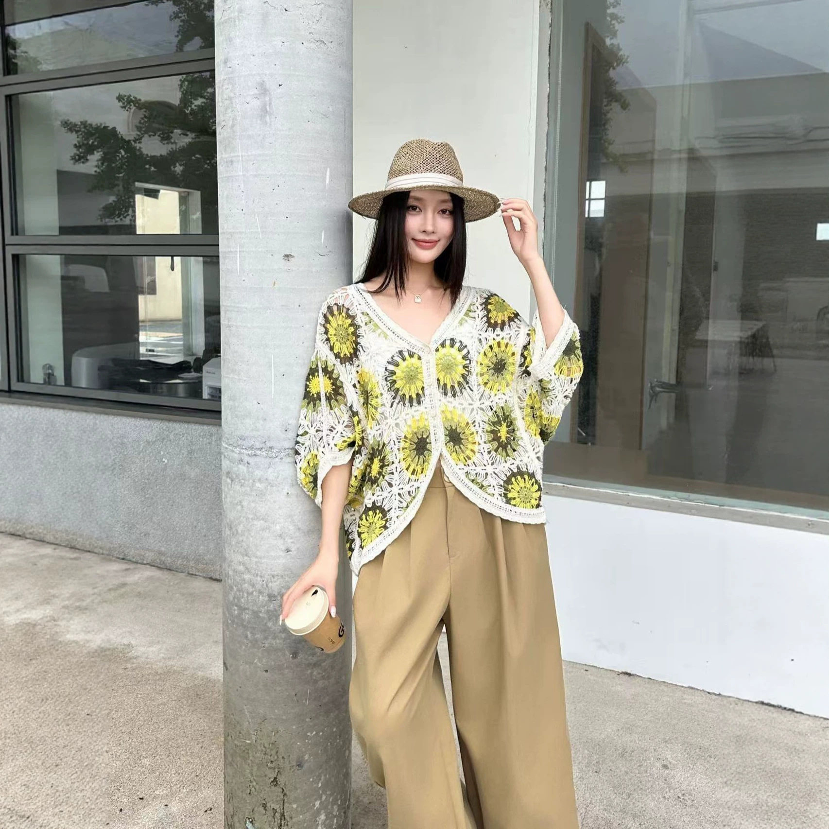 显瘦多巴胺彩色上衣钩花镂空防晒针织开衫外套女秋季新款休闲百搭