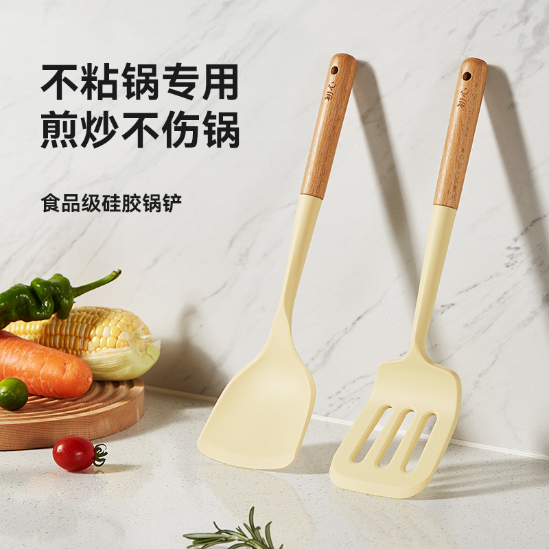 实木手柄，防烫好拿，食品级硅胶护锅。