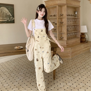 奶系印花背带裤女2026新款夏季可爱减龄宽松慵懒风阔腿牛仔裤套装