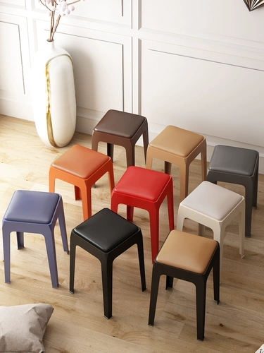 Пластиковый табурет домохозяйства сгущает столик в гостиной высокий беларусь модный табурет современный простой легкий роскошный стул с северной нордией