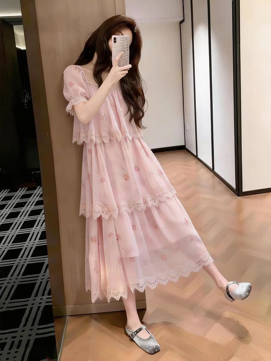 2026夏季新款可挂脖层层蛋糕仙女甜美碎花收腰显瘦温柔吊带连衣裙