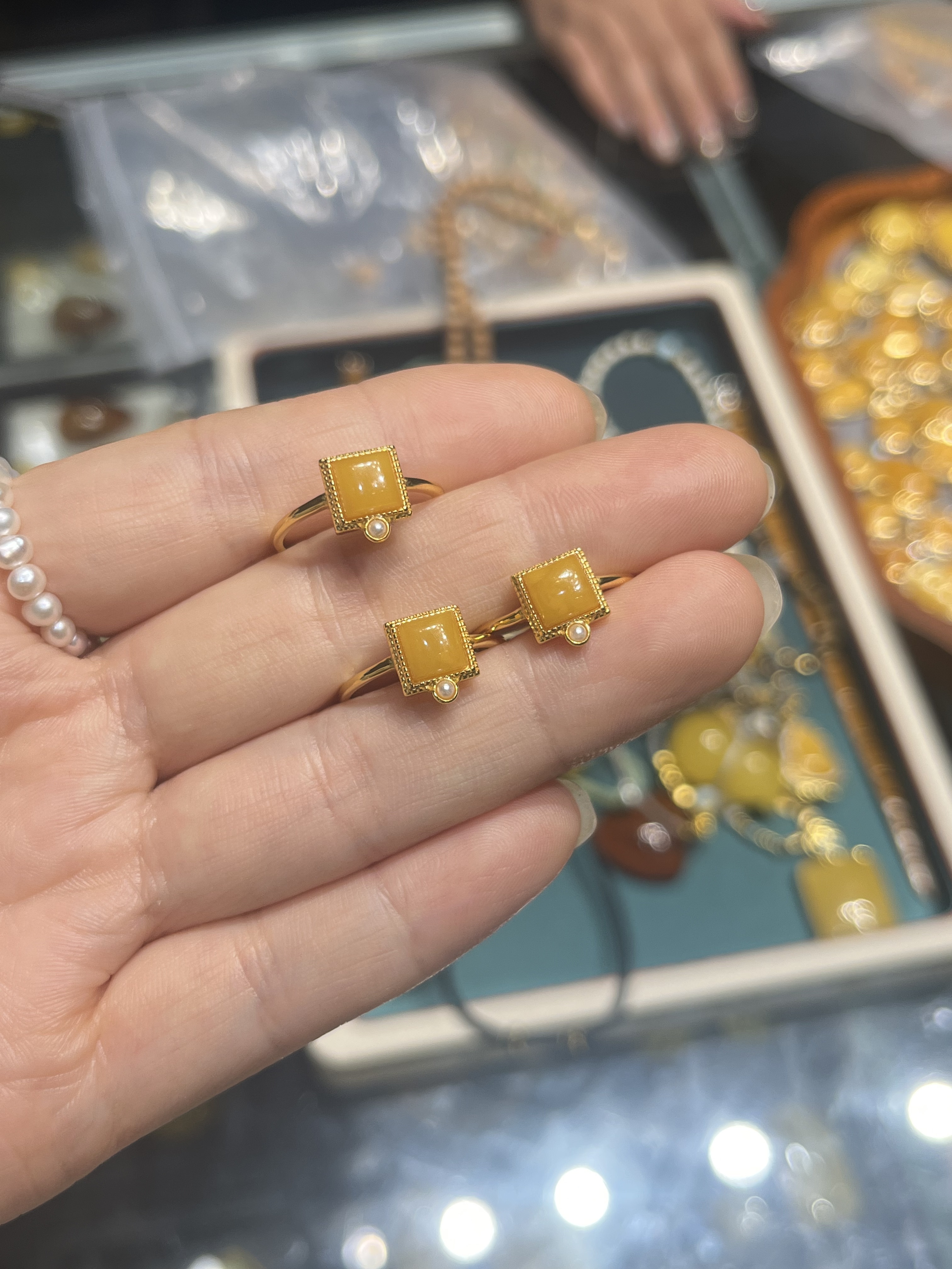天然蜜蜡小方糖珍珠戒指925银镶鸡油黄蜜蜡方糖戒指女款开口戒指
