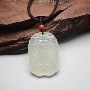 精品岫岩玉平安牌吊坠天然俏雕玉质细腻油润手工雕刻玉佩挂件