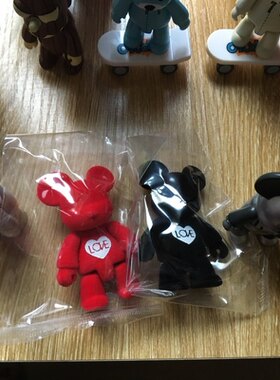 正品Toy2R 2.5寸 Qee2011年 Love Bear 情人節情侶植絨暴力熊公仔