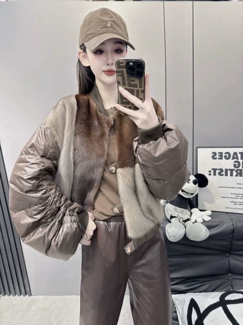 2025冬季新款爆款女短款外套进口水貂毛时尚羽绒服休闲宽松棒球服