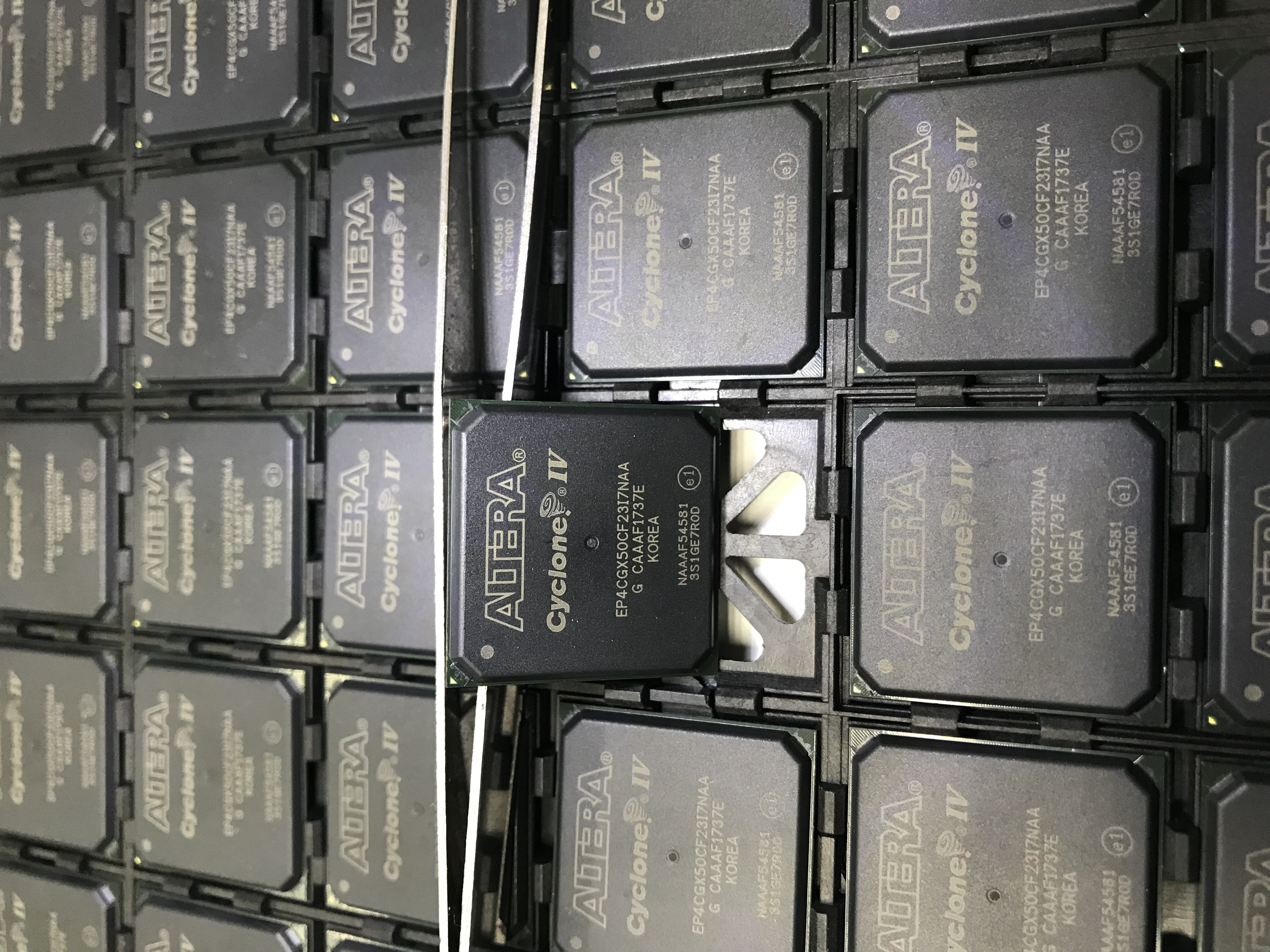 EP4CGX50CF23I7N  EP4CGX50DF27I7N  EP4CGX75CF23I7N原装进口