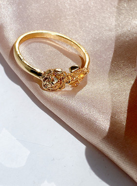 金色花朵小众设计感玫瑰花戒指