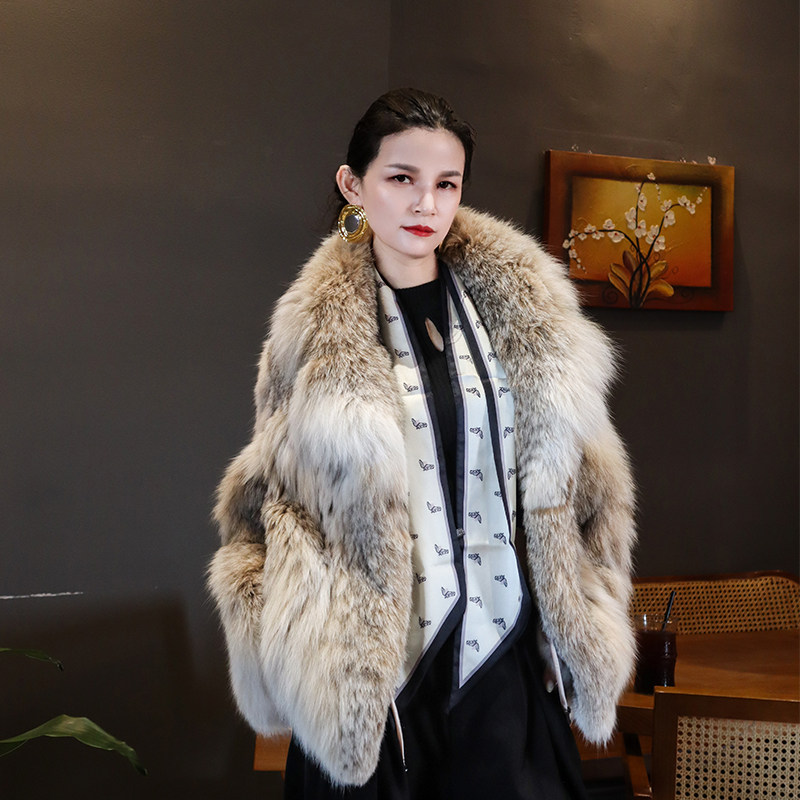 艾亿颉时髦百搭猞猁短款外套皮草