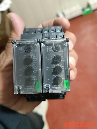 进口施耐德 RM22UA33MR一个,RM22UB34一个,议价.