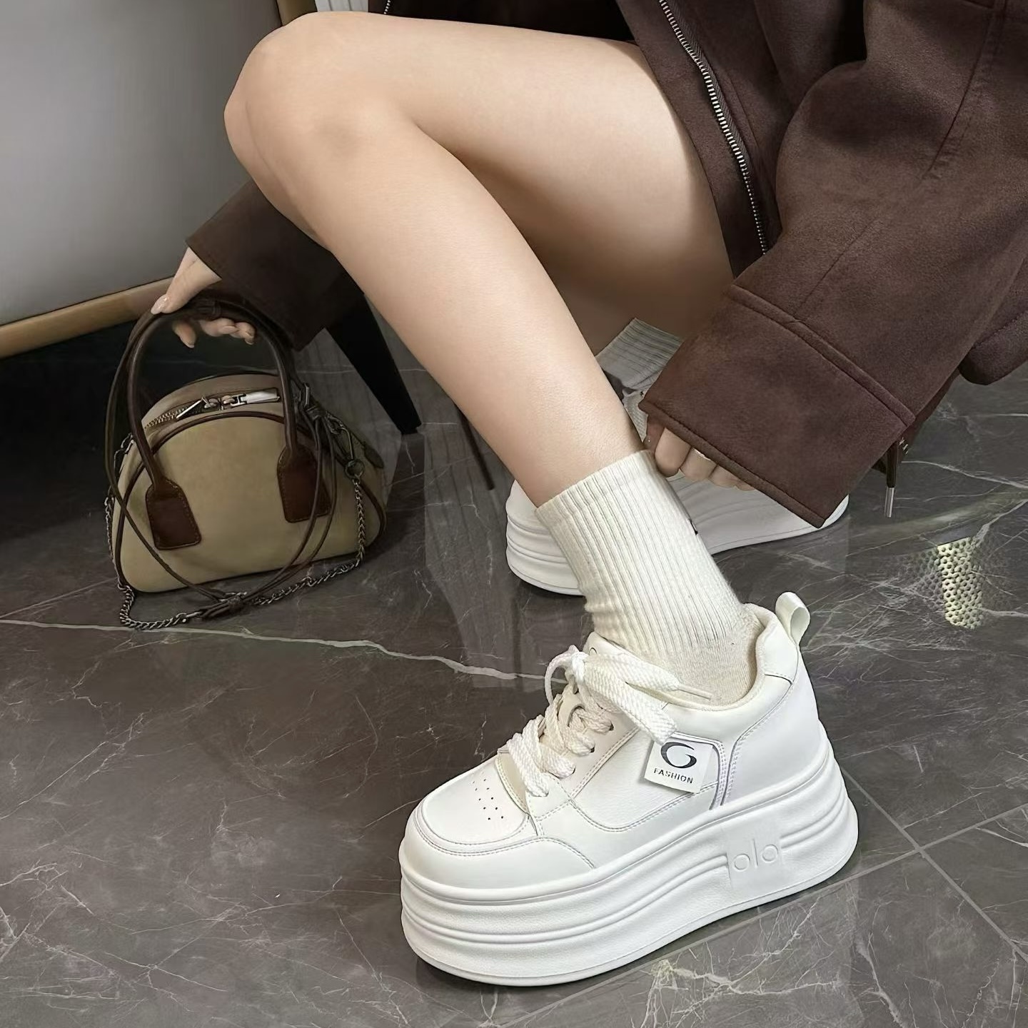 内增高真皮厚底小白鞋女2025冬新款休闲运动板鞋系带松糕单鞋潮鞋