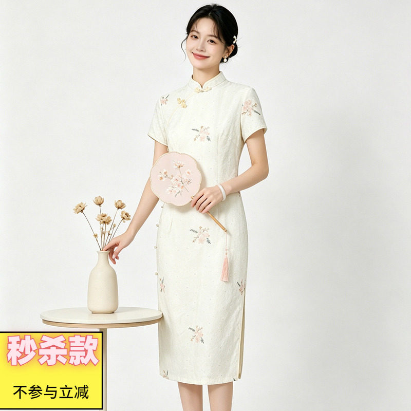 气质刺绣套头短袖旗袍