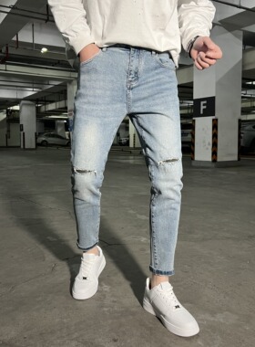 浅蓝色膝盖刀割破洞补丁修身牛仔男裤新款潮流百搭弹力九分潮裤男