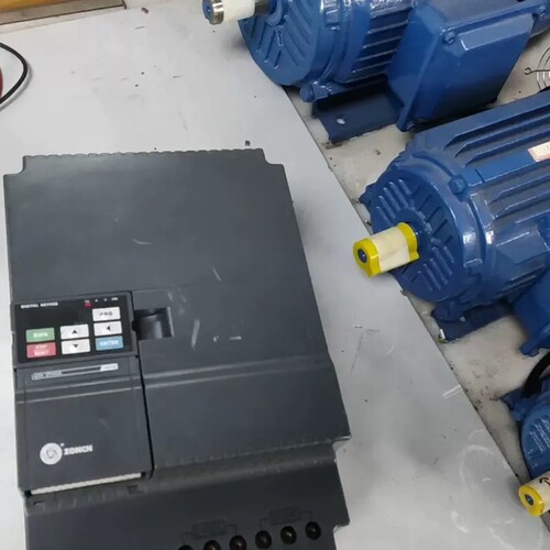 议价询价众辰变频器15KW，Z2400-15G/18.5P，成色如图