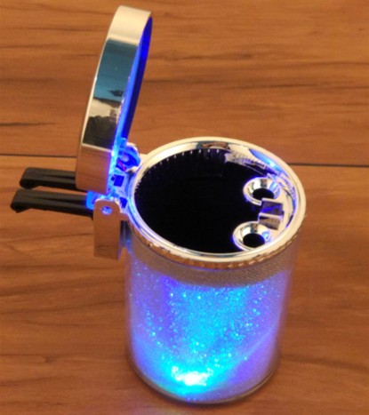 车载炫彩烟灰缸LED七彩灯闪烁夜光烟灰缸带盖汽车用出风口烟灰缸