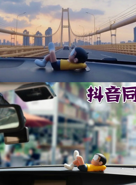 日式小叮当躺着野比大雄机器猫