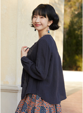 忘城N684座/春天的低语/春季法国进口21支雨露麻蓝色V领刺绣衬衫