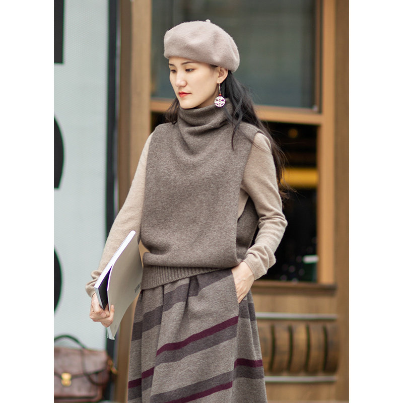 忘城9933座/拥抱/2022冬加厚牦牛绒高领保暖美丽奴羊毛背心上衣