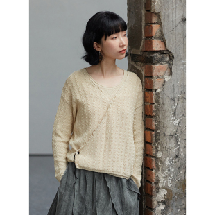 棉麻混纺镂空绞花V领针织开衫 24早春新品 女 二月微光 忘城A420座