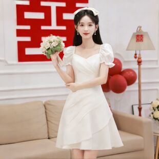 白色方领泡泡袖 小礼服女收腰显瘦高级感领证登记裙平时可穿连衣裙