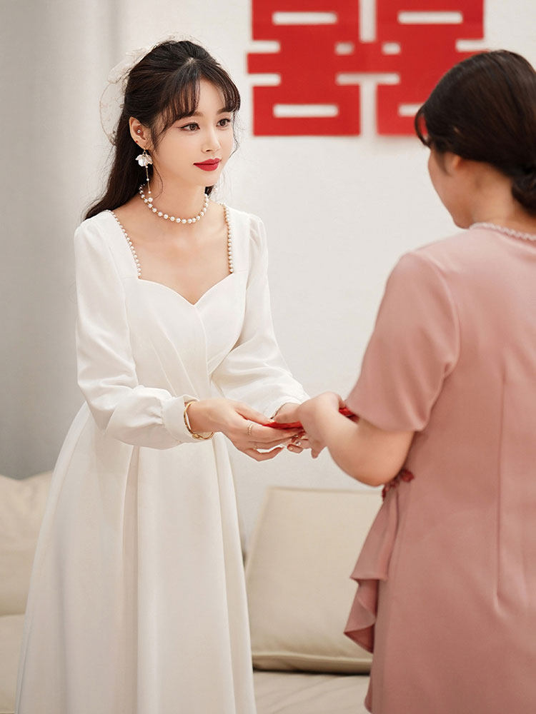 简约长袖A字裙正常就钉珠礼服图片