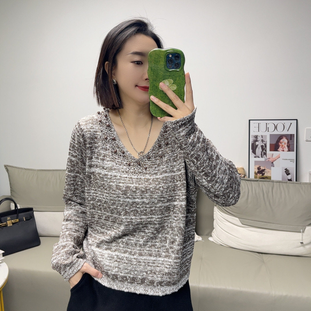 街头时尚V领花纱软糯减龄毛衣女