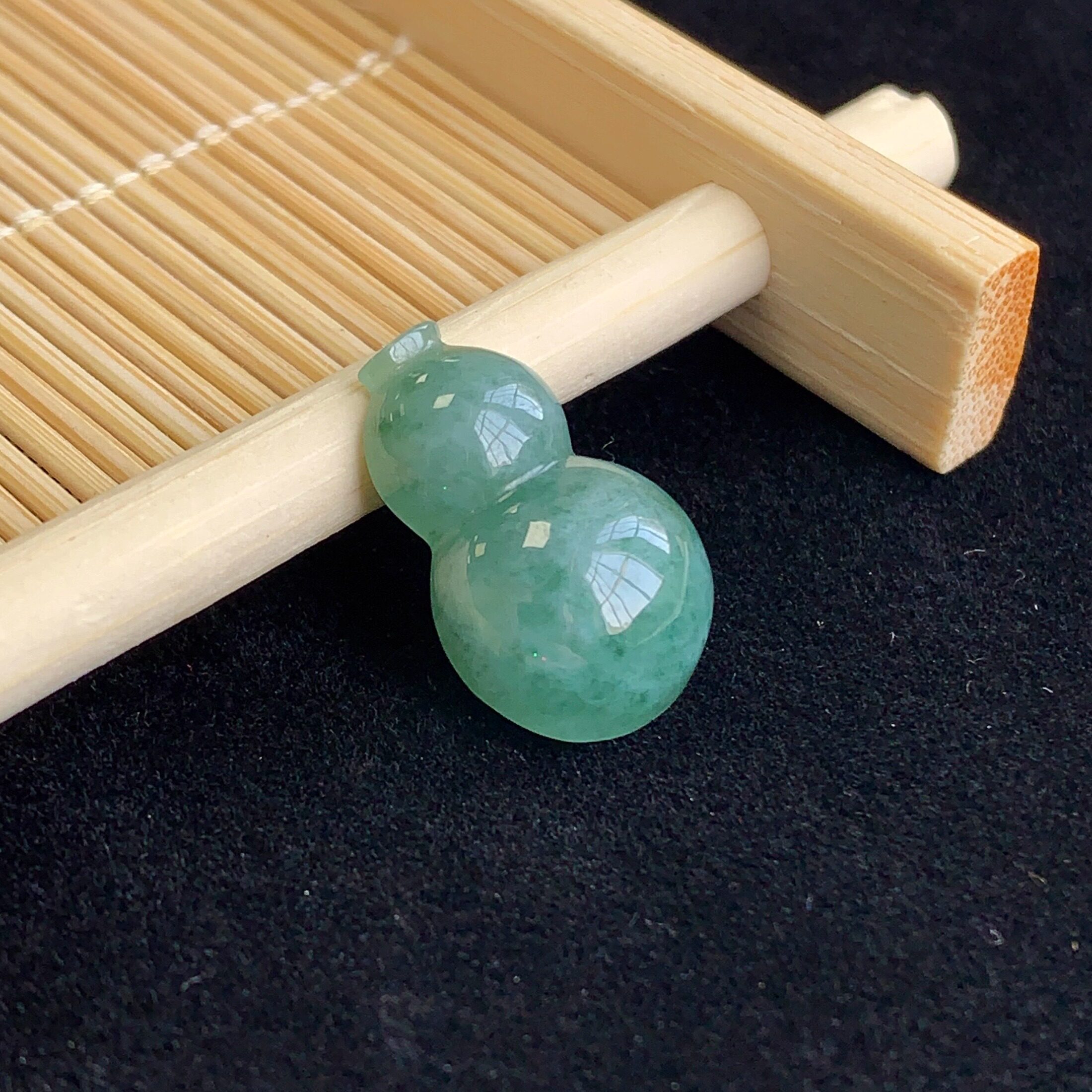 泗隆珠宝-天然A货冰油飘花翡翠葫芦裸石戒面 玉饰品镶嵌蛋面配石