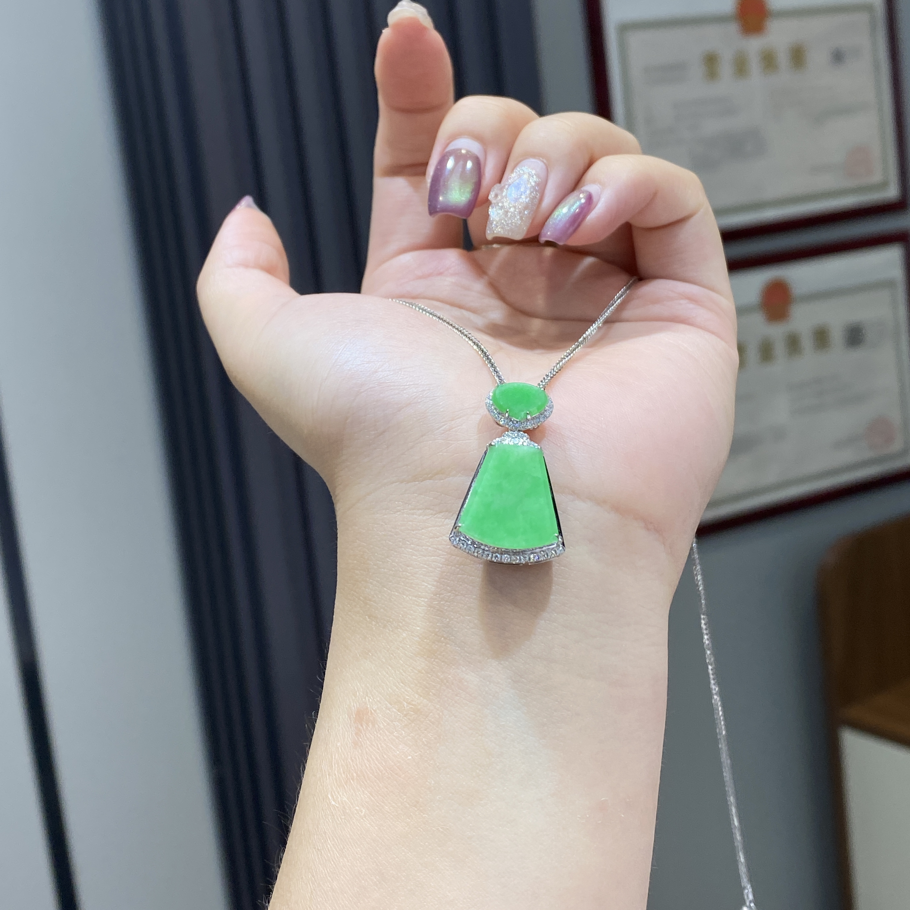 泗隆珠宝-18k金镶嵌天然A货阳绿翡翠无事牌吊坠女款伴钻石玉挂件