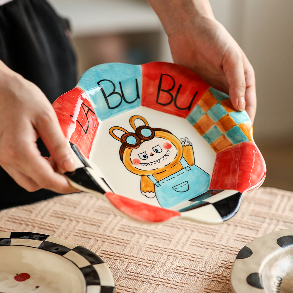 景德镇陶瓷盘子家用高级感圆盘拉布布个性菜盘高颜值釉下彩餐盘