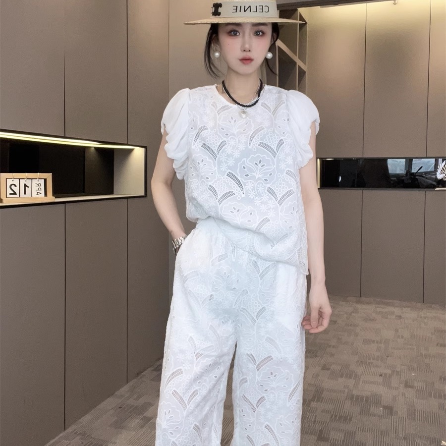 重工刺绣套装女2025新款春夏季圆领小飞袖上衣+阔腿裤长裤两件套