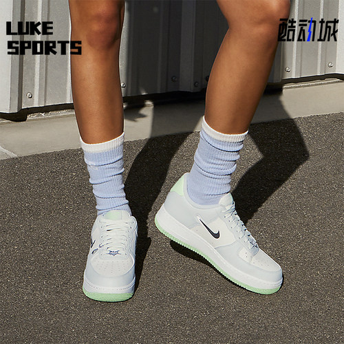 Nike/耐克女士耐磨低帮运动鞋