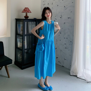 多巴胺小众绝美蓝色无袖挂脖连衣裙女夏2025慵懒松弛感度假长裙仙图片