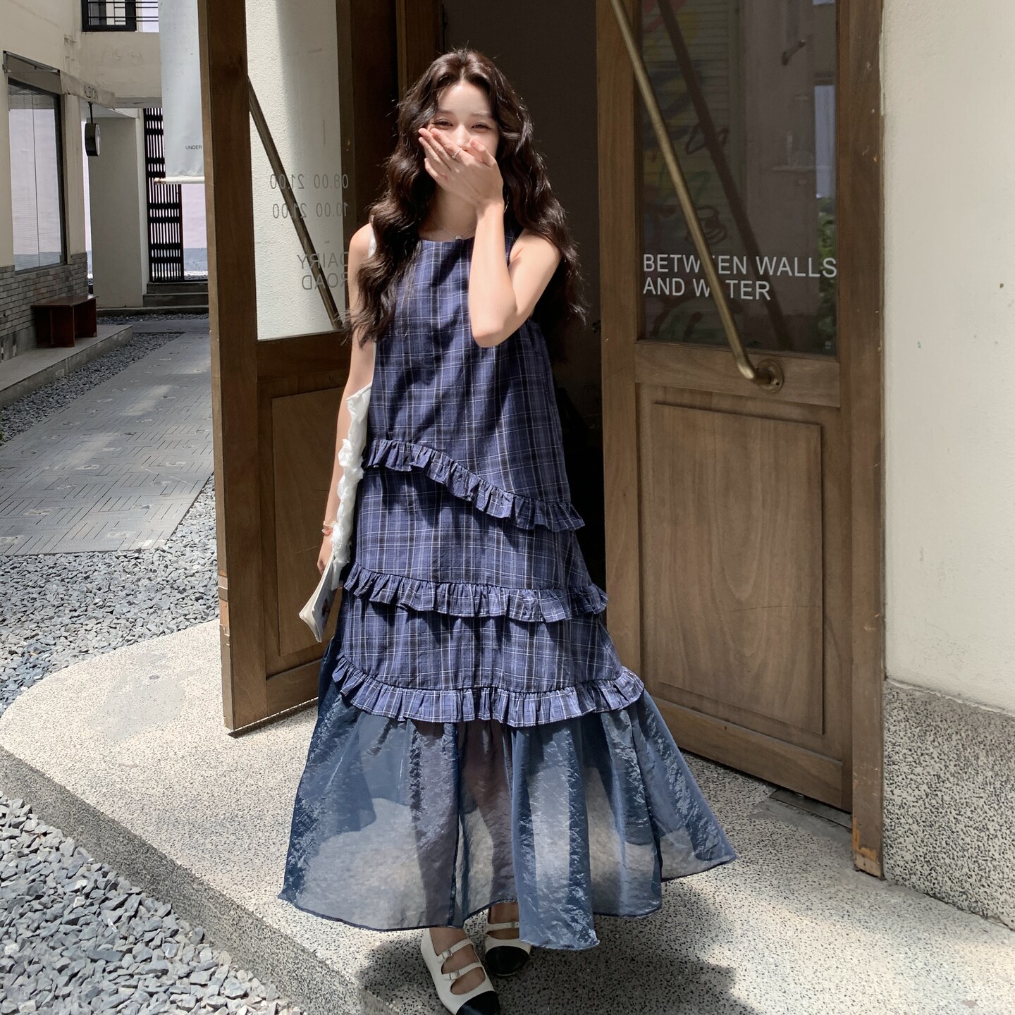 独特好看蓝色复古格子网纱拼接连衣裙女2025夏木耳花边无袖背心裙,女装连衣裙,2C059